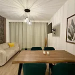 Apartment Urban Retreat Center *