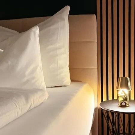 Urban Retreat Center Apartment