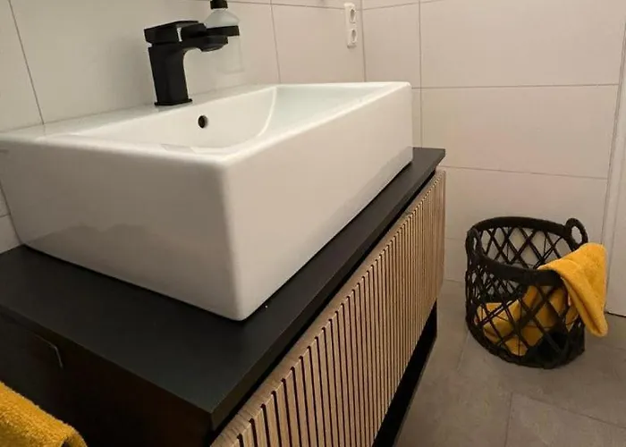 Urban Retreat Center Apartment